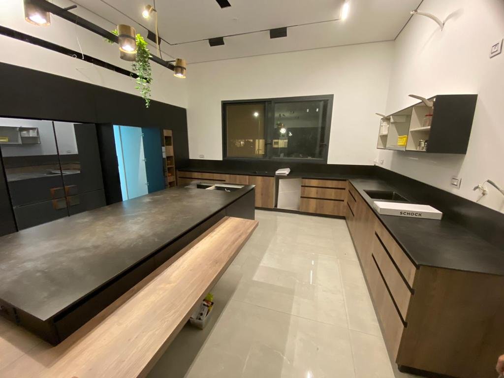 OSSIDO NERO 8245 LAMINAM מט