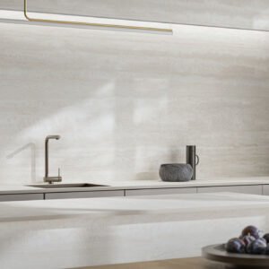 משטח למטבח INFINITY דגם Travertino Bianco SE13 בגימור מט