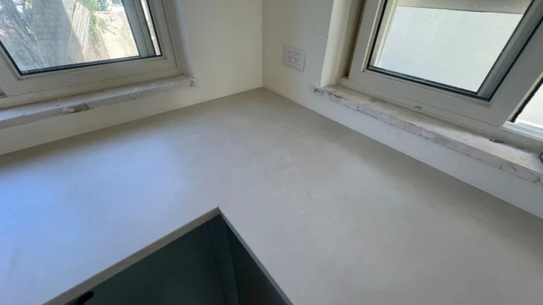 התקנת FLORIM FM200 Stone Marfil במטבח בניצן